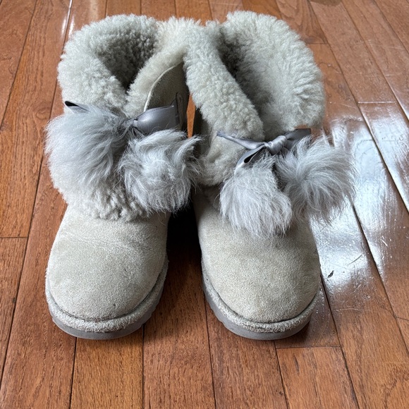 UGG woman’s Gray Boots with Faux Fur and Bow - Picture 1 of 4